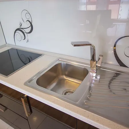 Adela - Znjan * 斯普利特