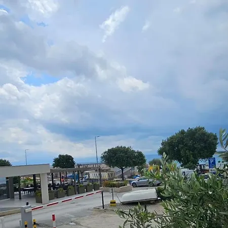 Adela - Znjan 公寓