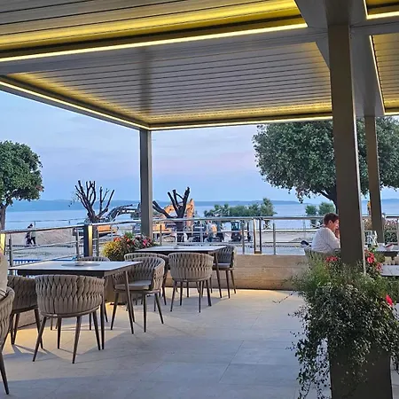 Adela Apartments - Beach Znjan Split Apartment *