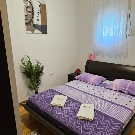 Adela Apartments - Beach Znjan Split Apartment *