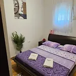 Adela Apartments - Beach Znjan Split Apartment *
